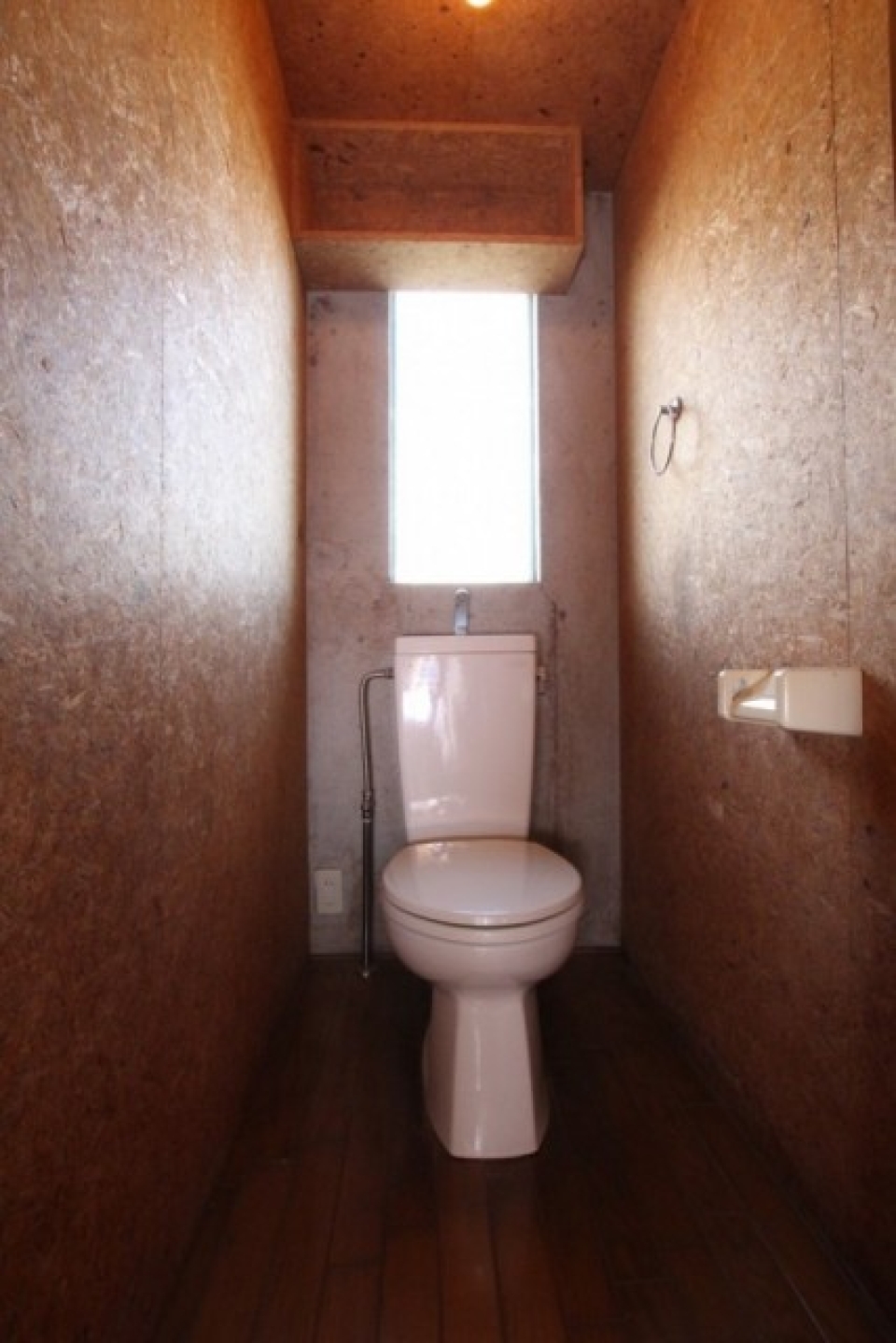 トイレの採光窓がおしゃれ。