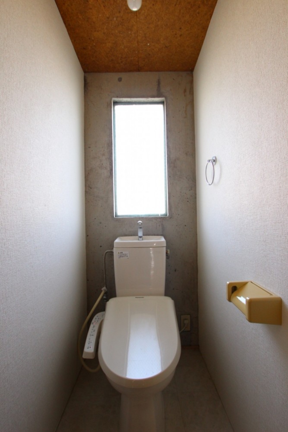 トイレの採光窓がおしゃれ。