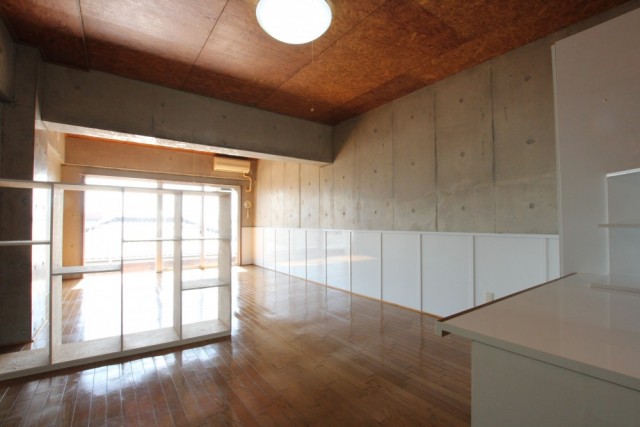 部屋の広さは17帖。ワンルームとしてはかなり広いです