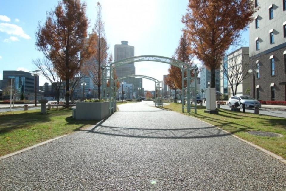 近くにある遊歩道、アクト通り。