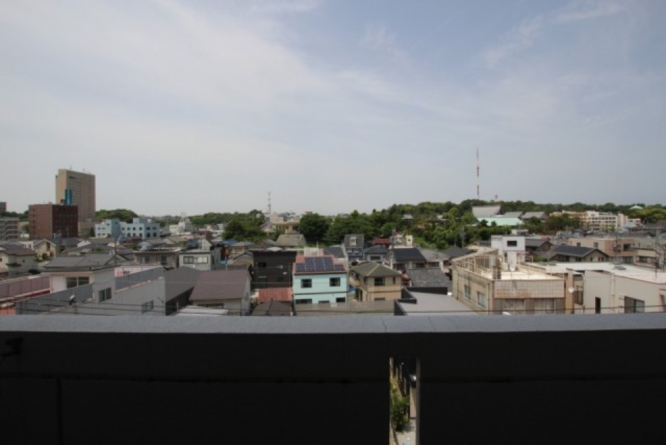 5階のお部屋で眺めはいい、西の方角を見る。
