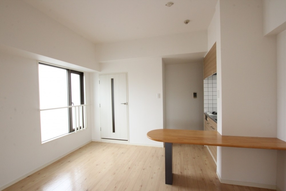 角部屋の特権、＋αの窓が部屋に光を取り入れます