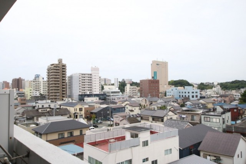 西向きのバルコニー。浜松城方面が一望。