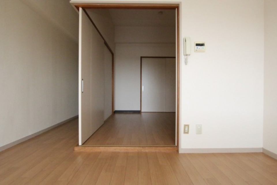 段差がある洋室。元畳部屋の名残かな？
