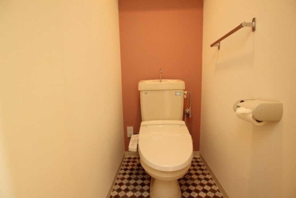 トイレは床と壁がポイント