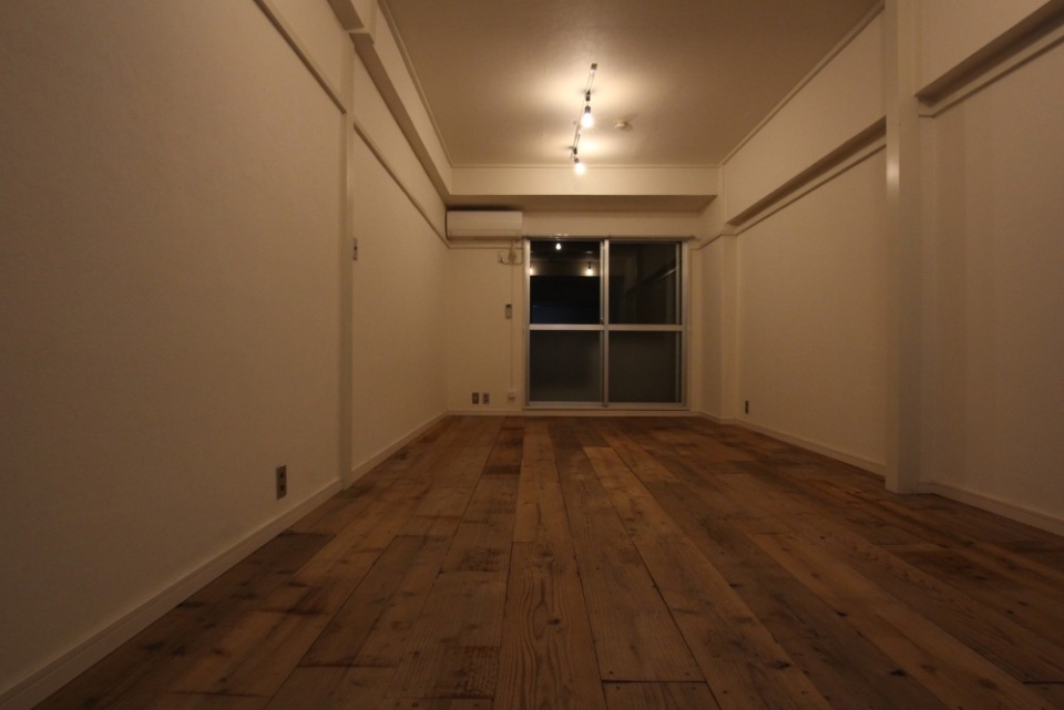 夜の帳が下りた約30㎡のお部屋