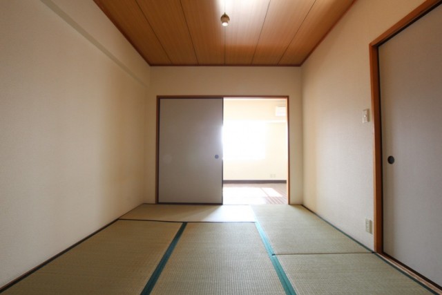 和室にはエアコン取付口、テレビ端子もありません。