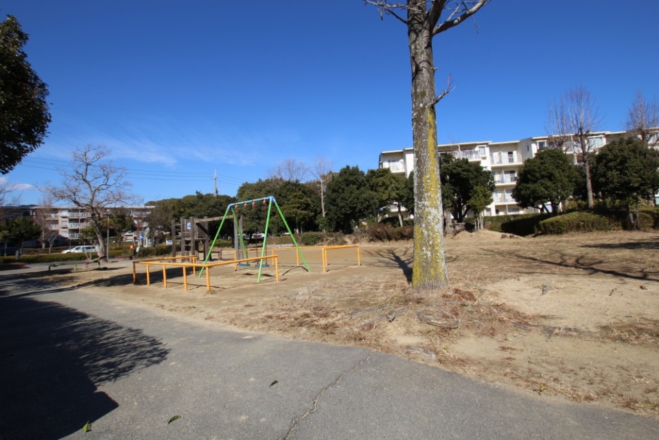 敷地内にはプレイロットもあります。