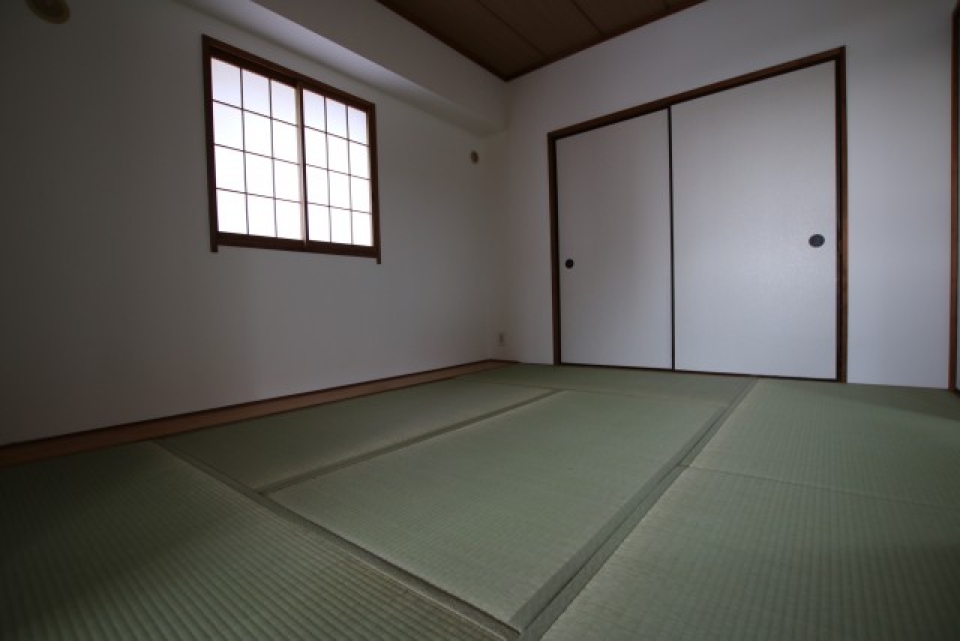 和室の窓には障子も付いていてよい感じ。