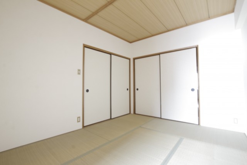 こちらが6帖の和室。