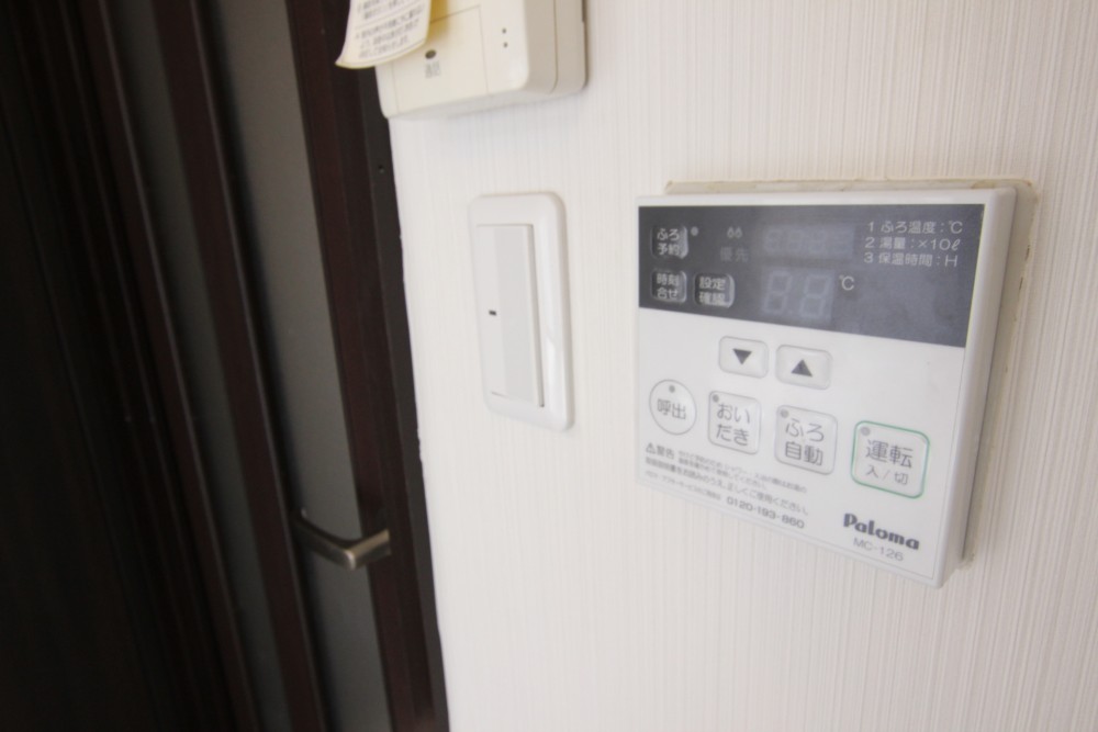 リモコン給湯はキッチンのすぐ横。