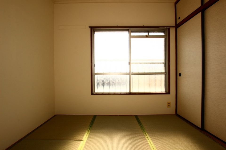 東側のお部屋からの風景。窓があり最高十分。