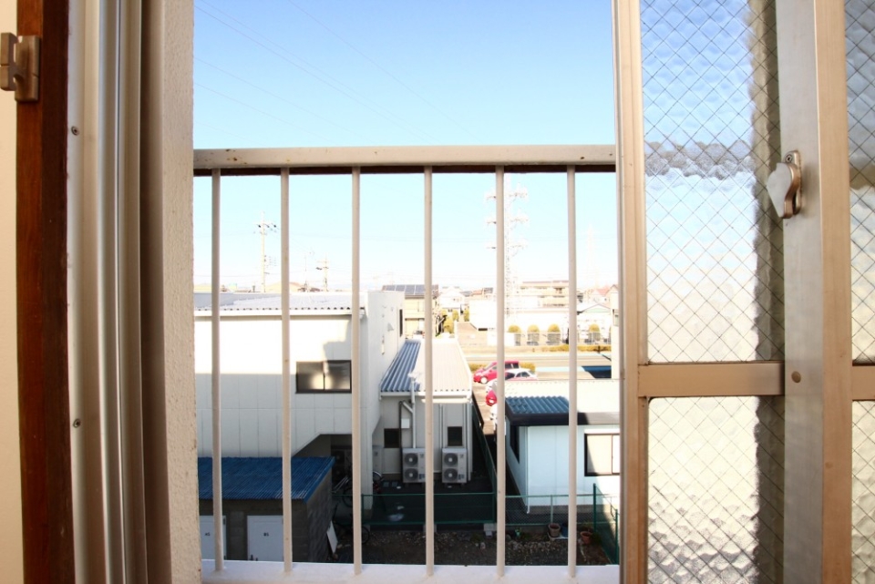 北側洋室からの風景。遮るものはない。