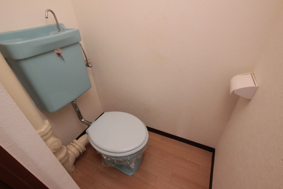トイレもトパーズブルー。