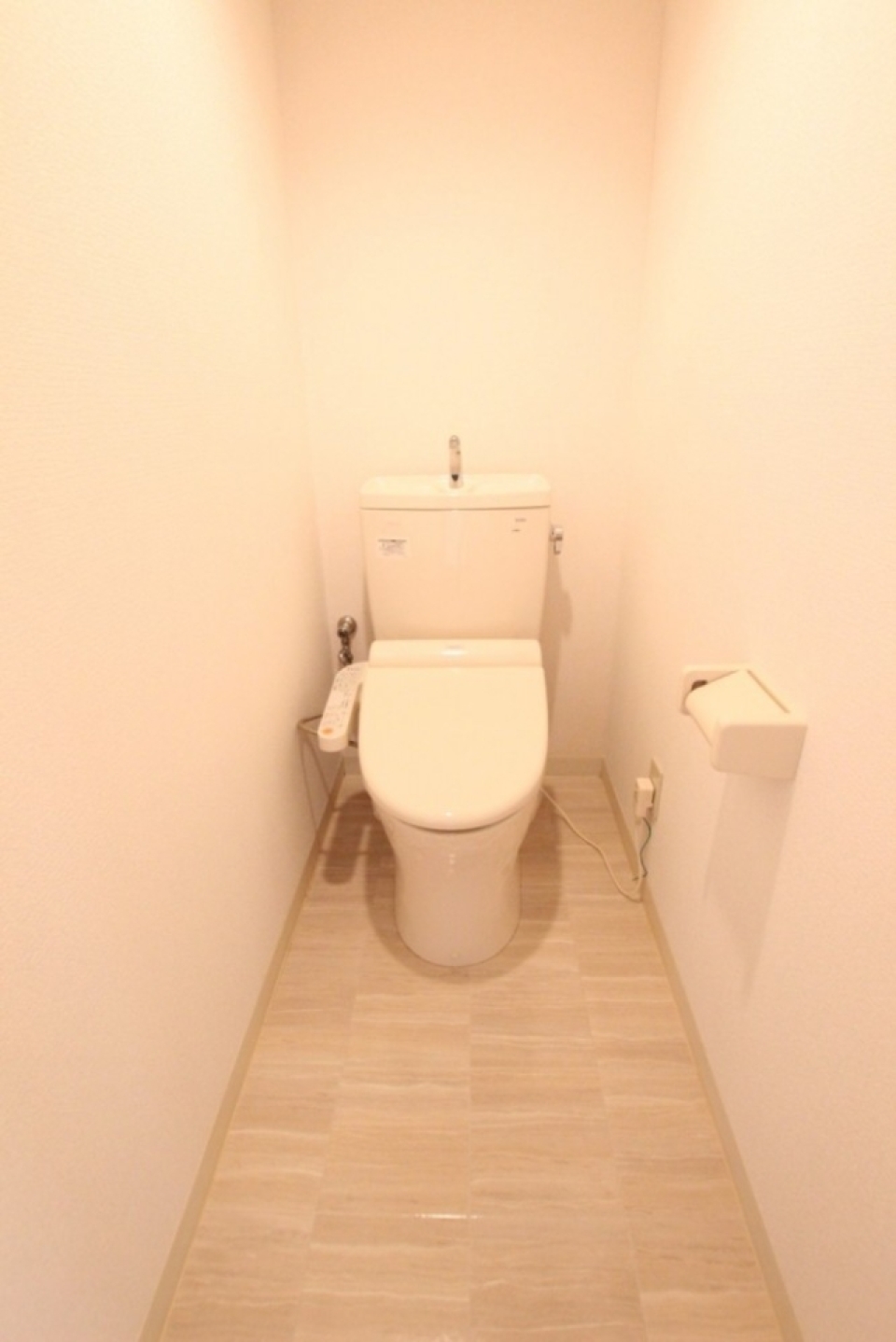トイレはシャワー付きでキレイです