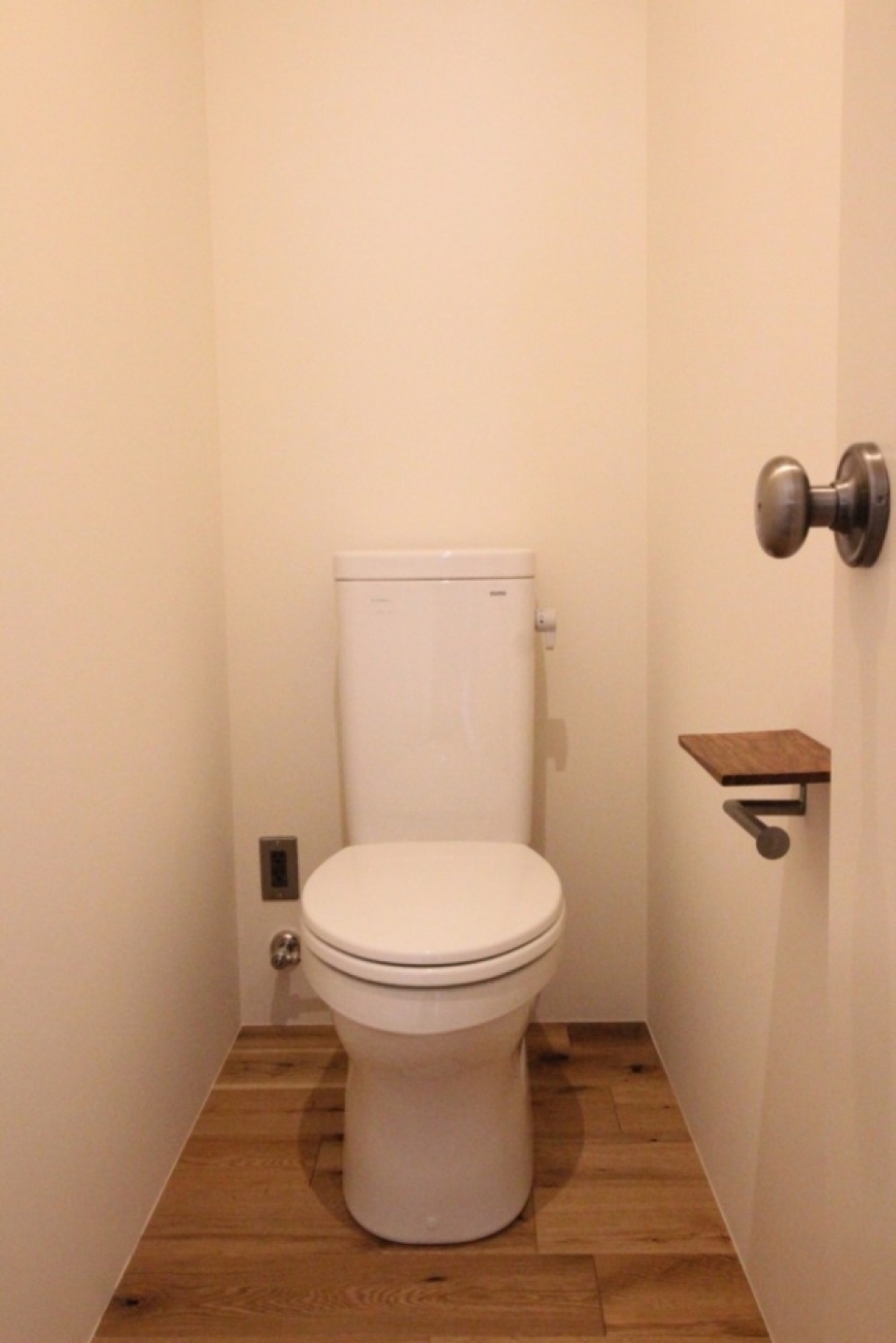 トイレの様子。ペーパーホルダーがお洒落