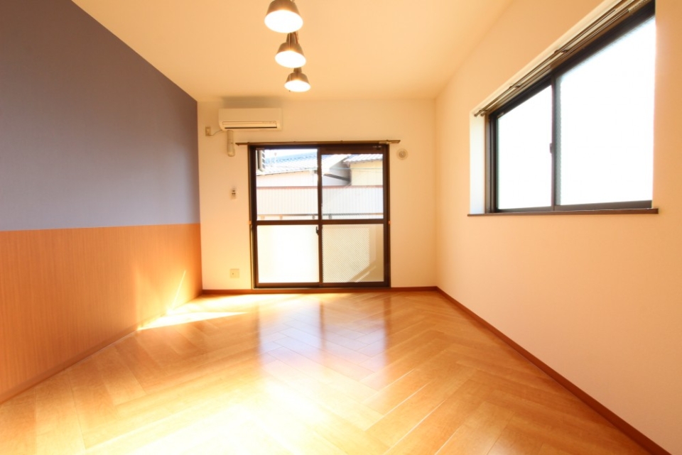 角部屋のため明るい。