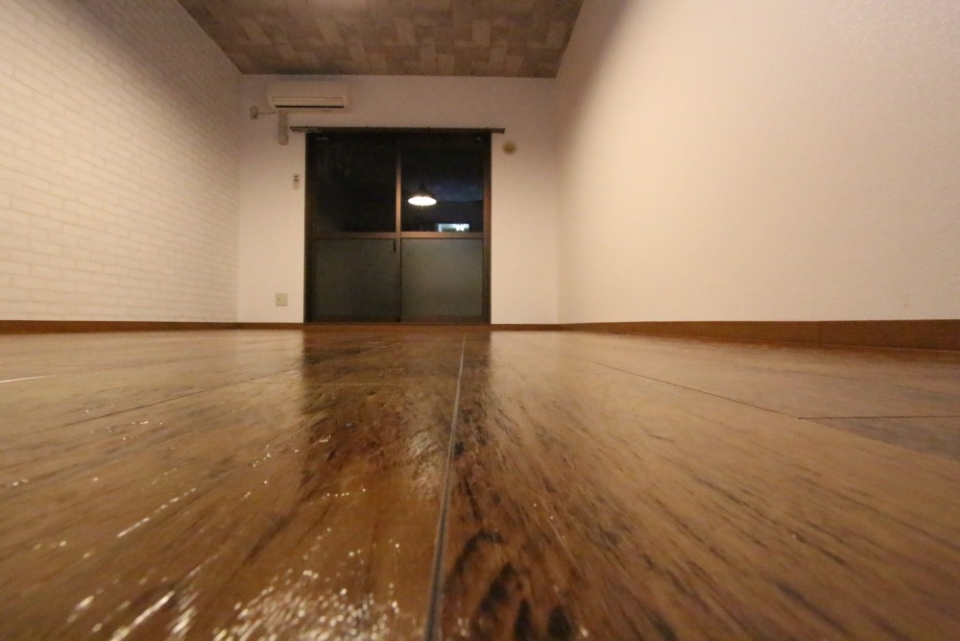 ドアを開けると込まれる空間が広がる。