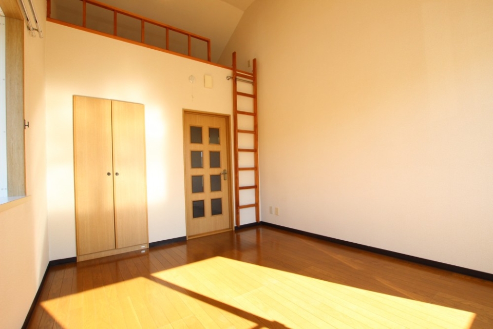 6.5帖の洋室だが、でっぱりの無い長方形で使いやすい間取り。