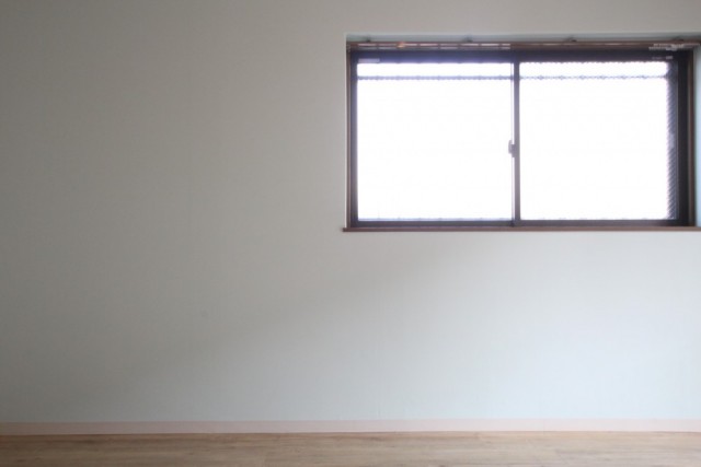 角部屋の特権、＋αの窓が部屋に光を取り入る。
