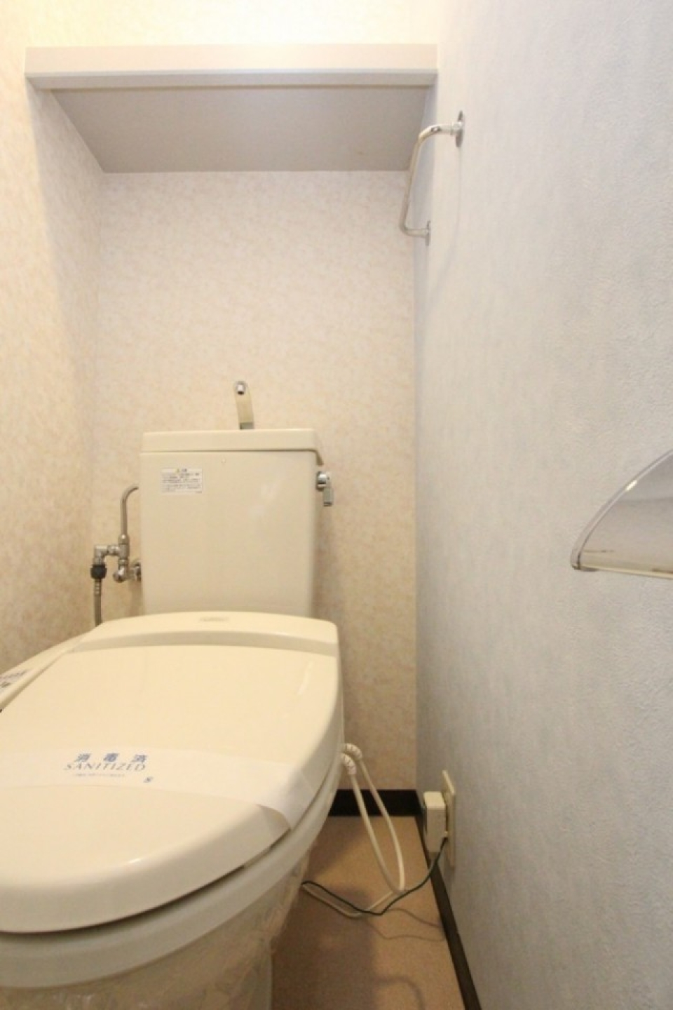 トイレはシャワートイレ。