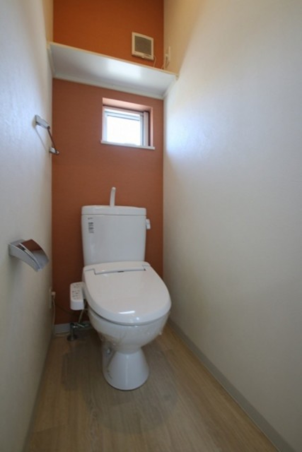 トイレには窓もついています。