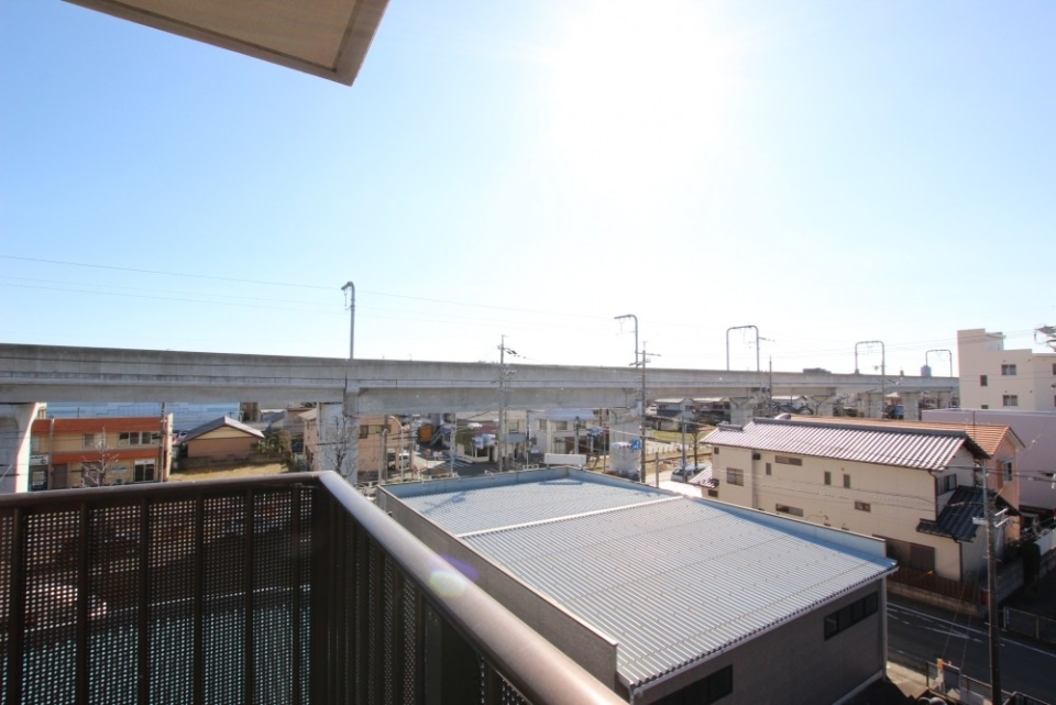 赤電がすぐそこに見える。なかなかの眺望。