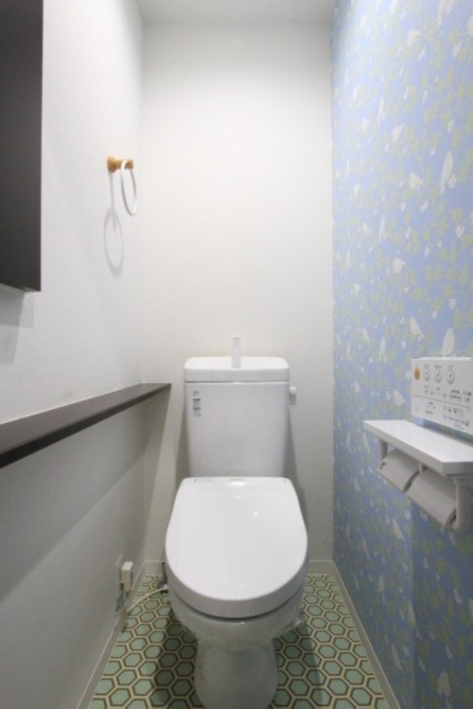 トイレはもちろんシャワートイレ付き。