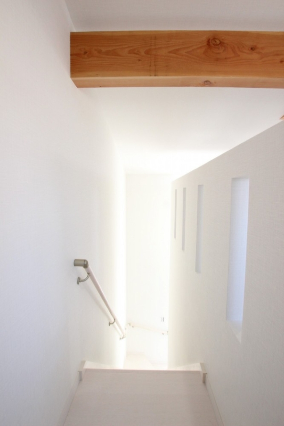 屋根裏部屋からの階段。