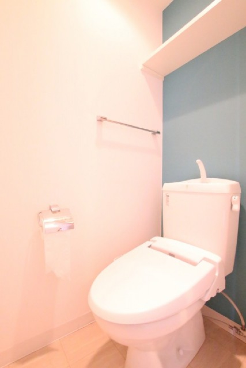 トイレもブルーで統一感を感じます