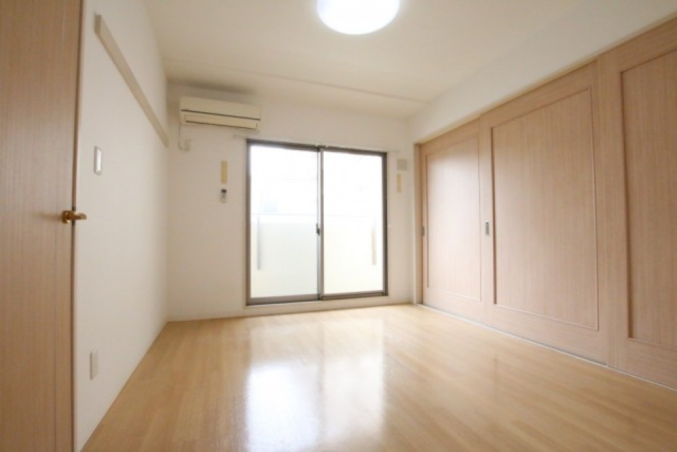 寝室は6.2帖。