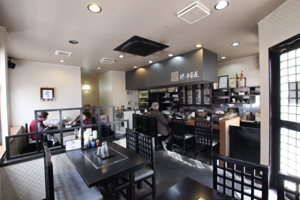 １階にある『柿ノ木茶屋』店内風景。お好み焼きが美味しい。