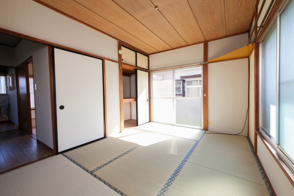6帖の和室。ちゃぶ台が似合う。