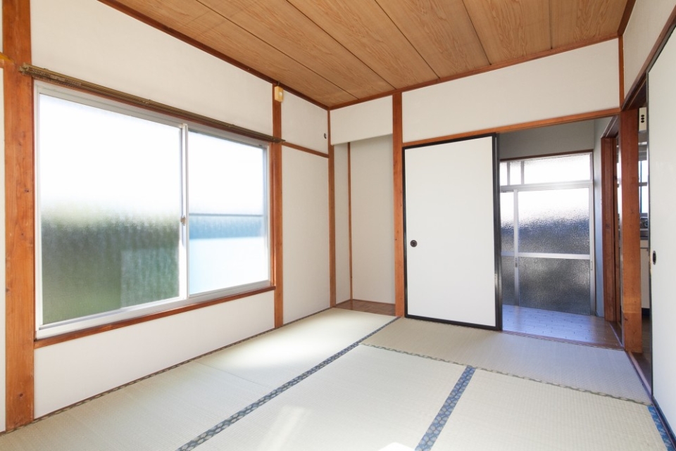 床の間も完備。掛け軸や季節の花を飾っても。