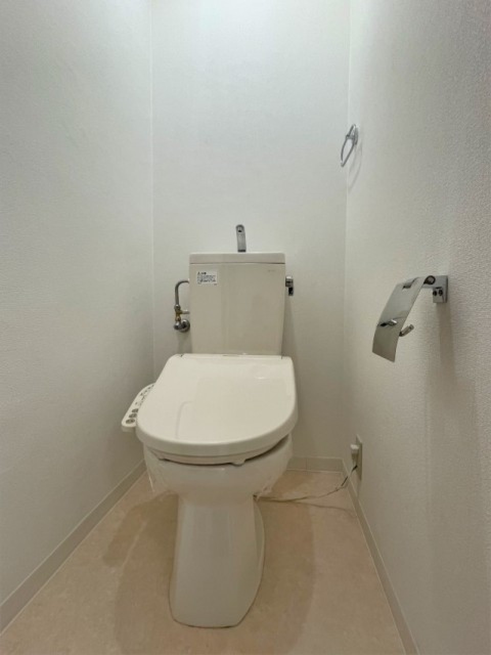 トイレもウォシュレット付き