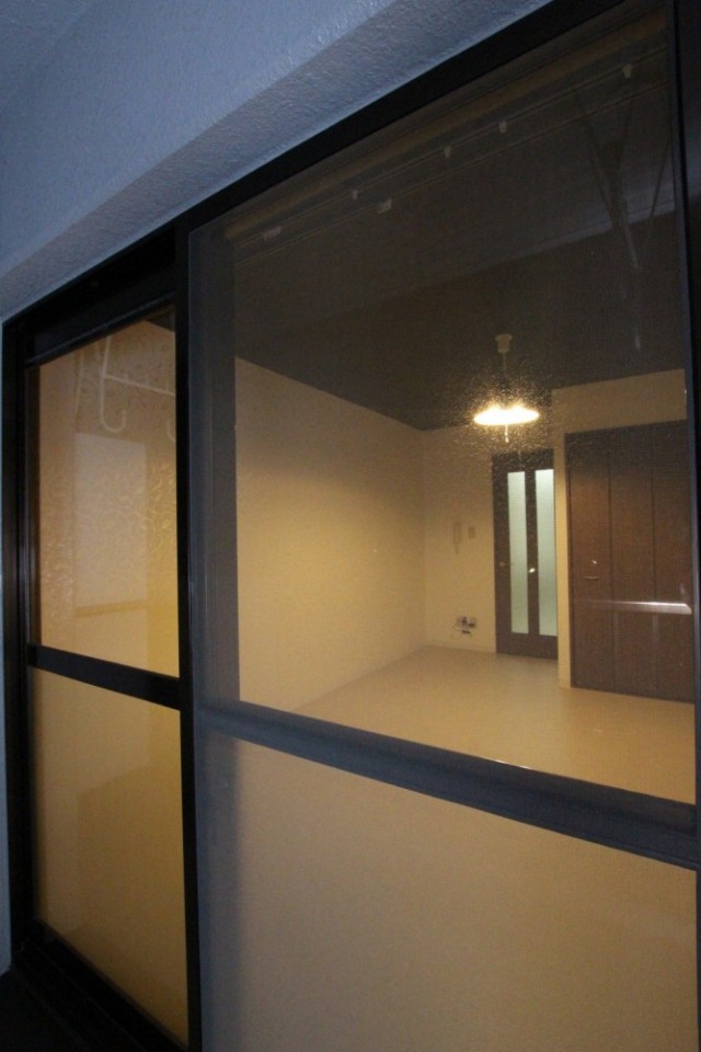 バルコニーから見るお部屋。