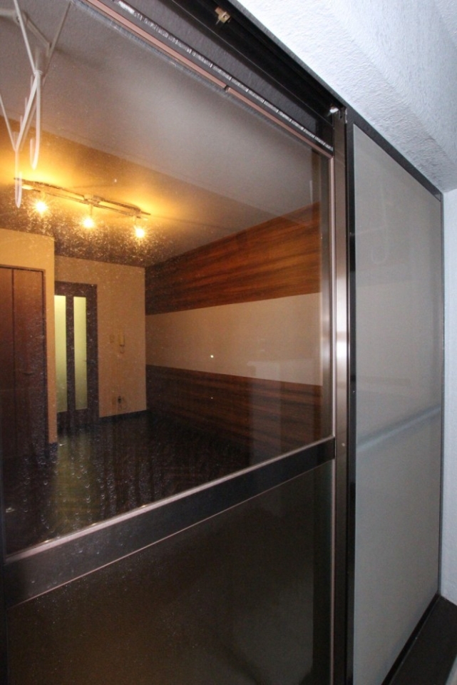 バルコニーから見るお部屋。
