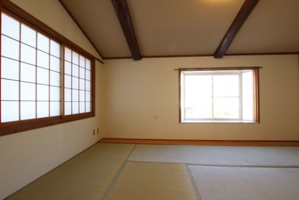 障子紙から溢れる光がなんとも言えない和テイストを醸し出す。