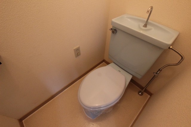 トイレは水色。