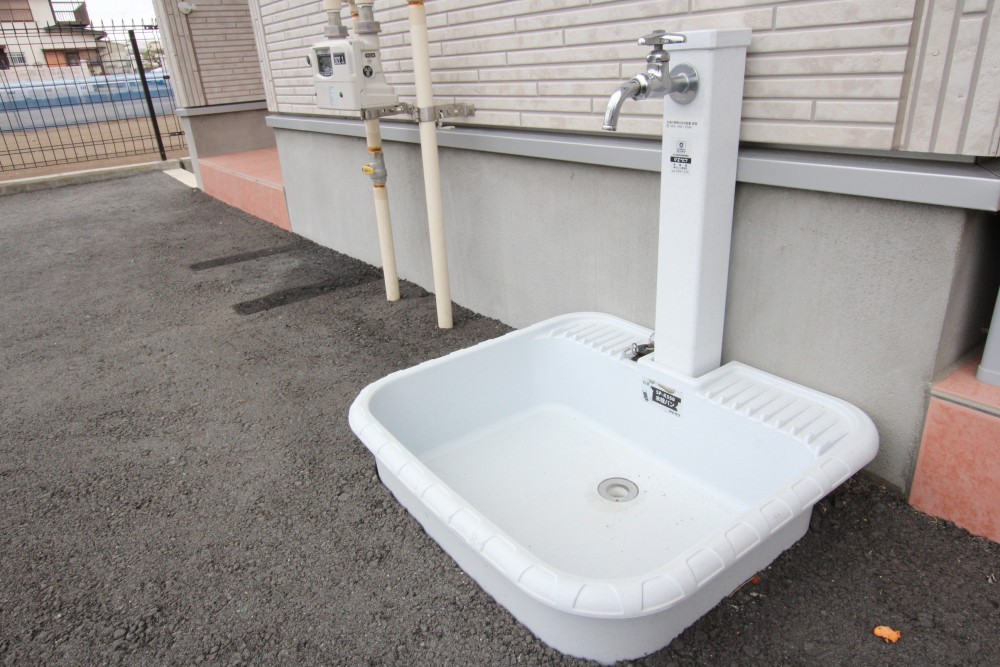 外玄関にはペットの足洗い場もついています