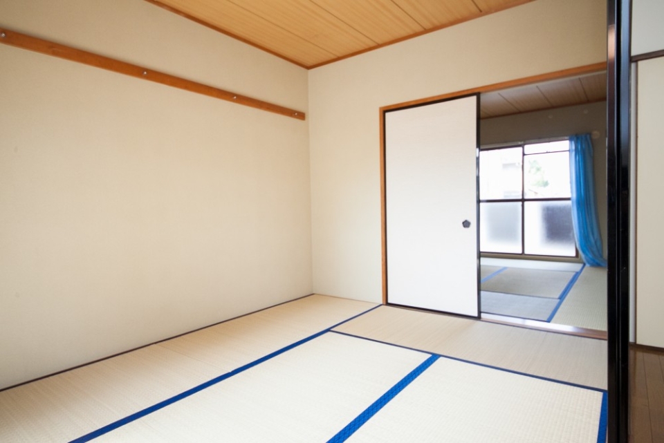 二間続きの和室は、どこかほっと和む雰囲気。