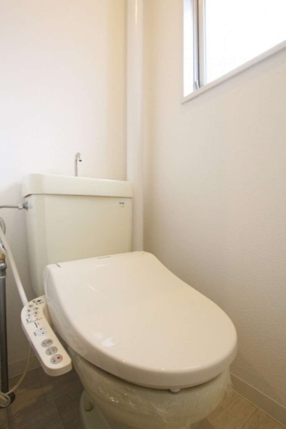 おトイレにも窓あり、明るい。