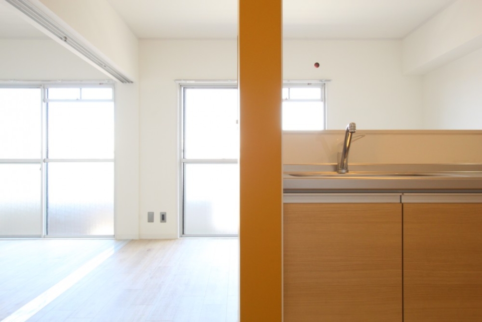 白い内装のお部屋は清潔感がいっぱい。