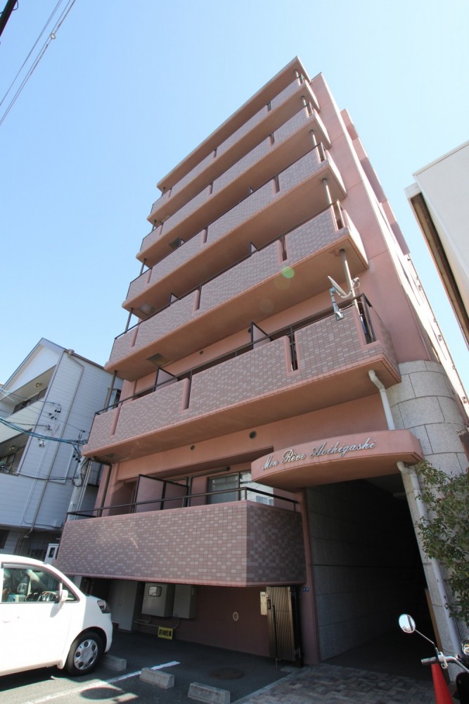 マンション外観。6階建てです
