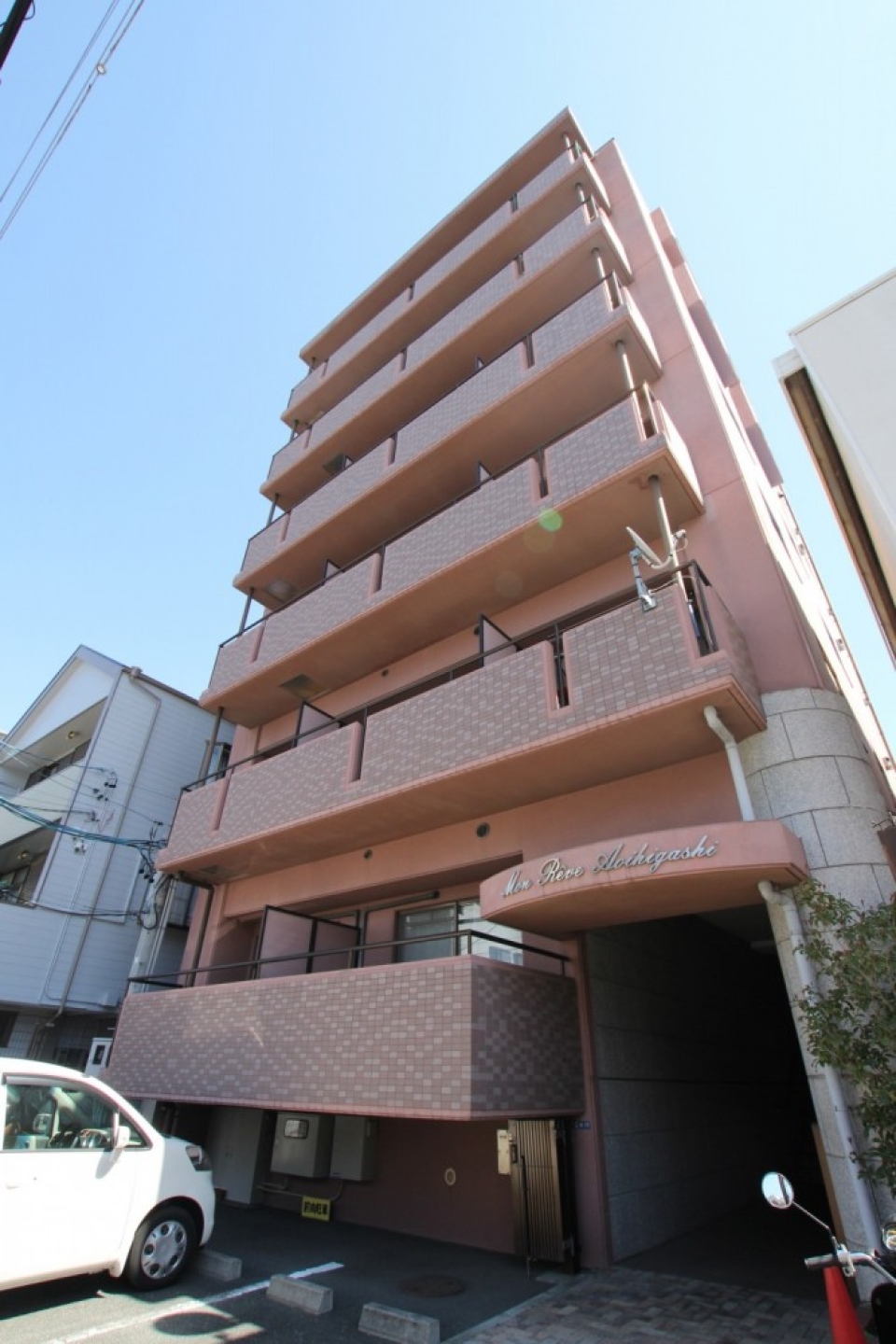 マンション外観。6階建てです