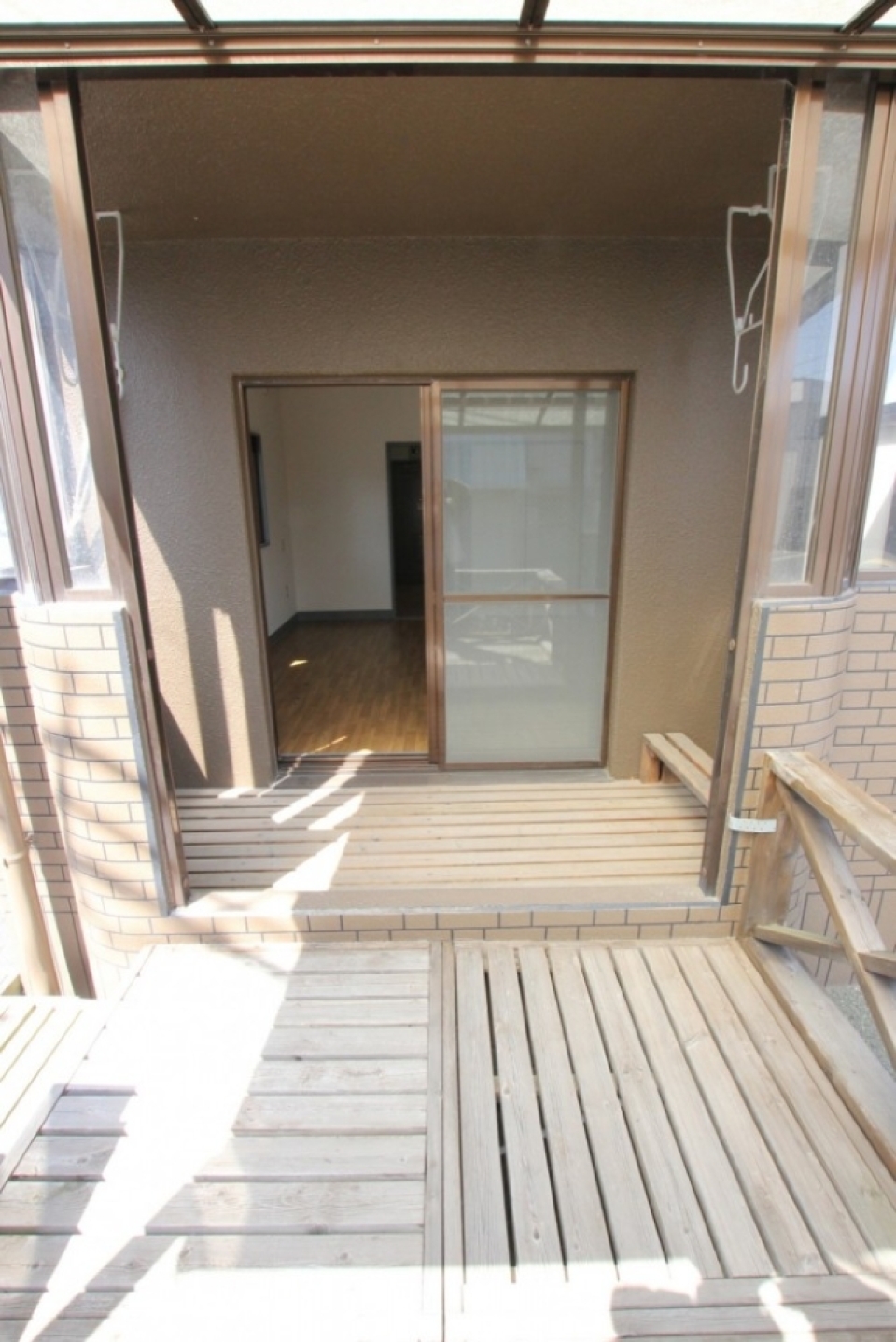 ベランダから突き出すような形で延びています