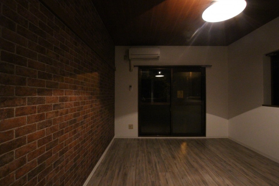 薄暗いくらいがちょうどいいお部屋の雰囲気。