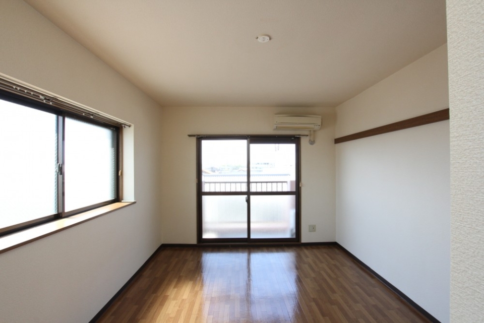 最上階の角部屋なので、日当りはバッチリです！