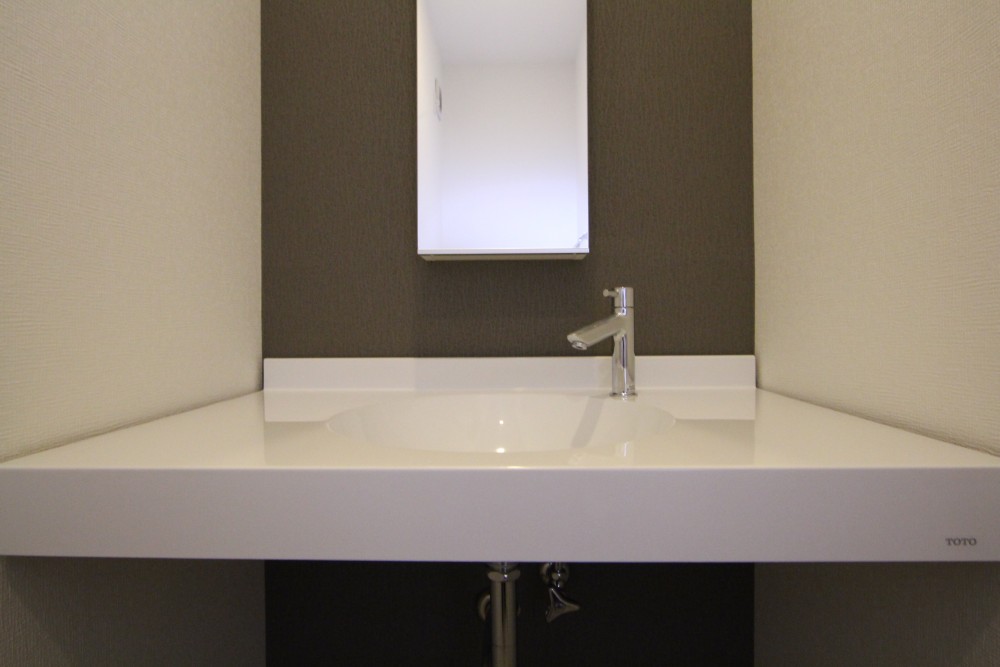 １階トイレ内、手洗い場。