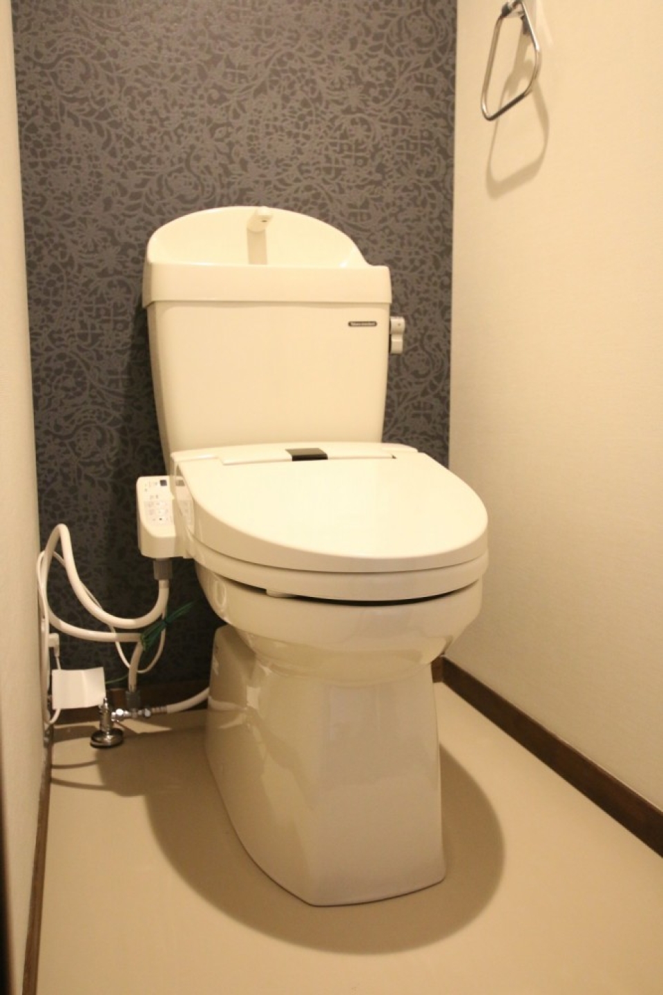 トイレシャワー付き。トイレだっておしゃれ空間なんです！